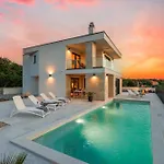 Amaris In With Sea View, Krk Villa Malinska